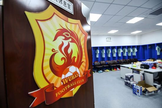 本赛季哈维的计划中没有他，频繁的伤病正在压垮他。